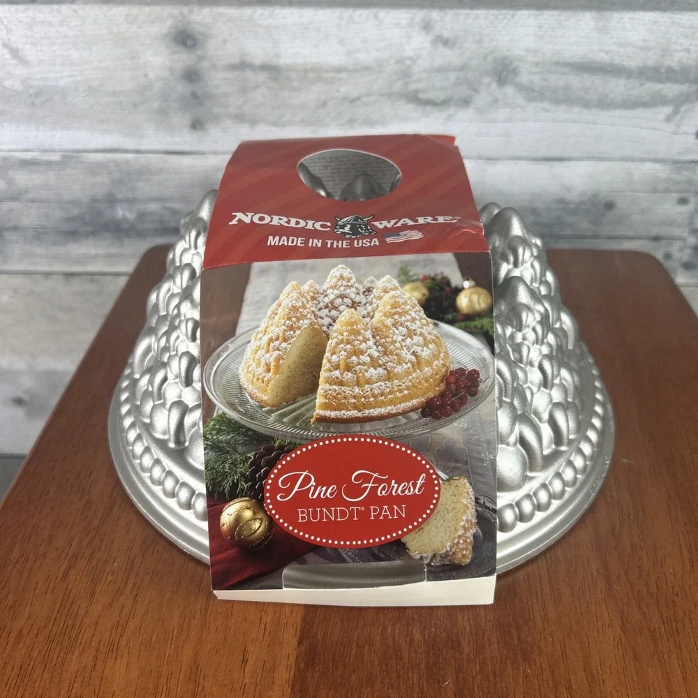 Nordic Ware Pine Forest Bundt Pan - 9 Cup - Silver - New